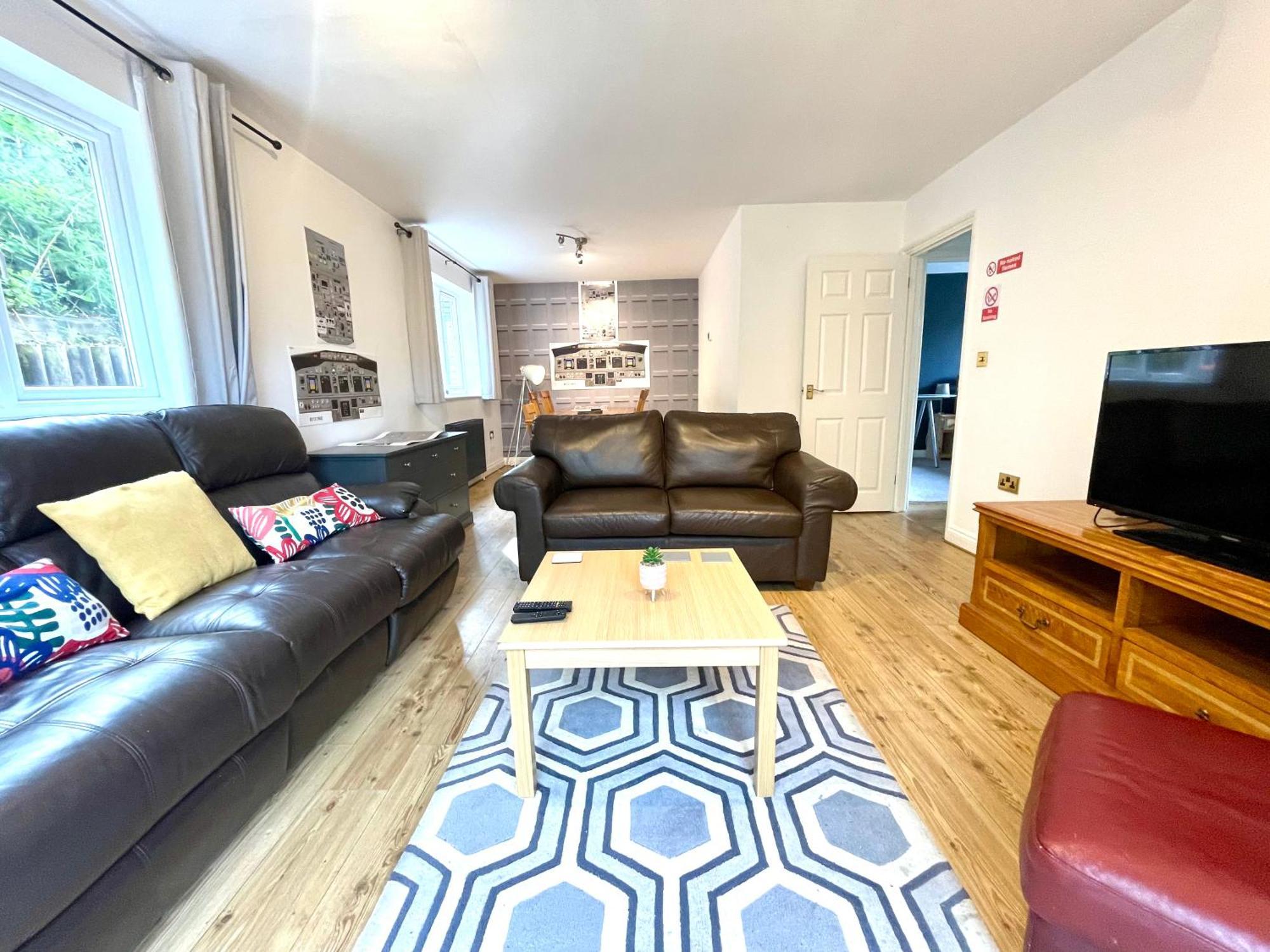 Large 5 Bed Detached House Near Stansted Airport With Parking For 2 Vehicles! Stansted Stays Stansted Mountfitchet Εξωτερικό φωτογραφία